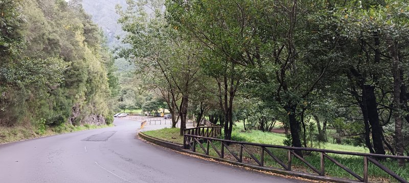 ER 228 regional road running through the Chão dos Louros area near the PR 22 trailhead